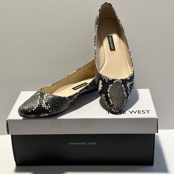 Nine West Speakup Gray Snake Print Textures Leather Flats sz 6 - Picture 2 of 6